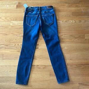 Hollister High-Rise Super Skinny Jeans, size 3S, dark wash, NEW with tags
